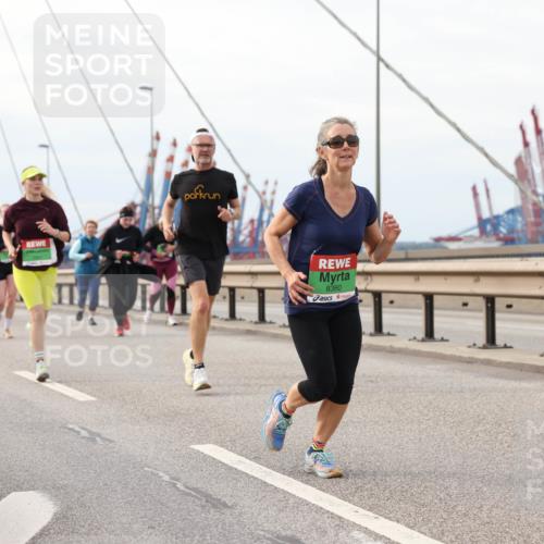 03.10.2025 - Köhlbrandbrückenlauf Lena Gebhardt http://msf.ph/oto/9205292 03.10.2025 16:00:34 Position 2 8360 meine-sportfotos.de
