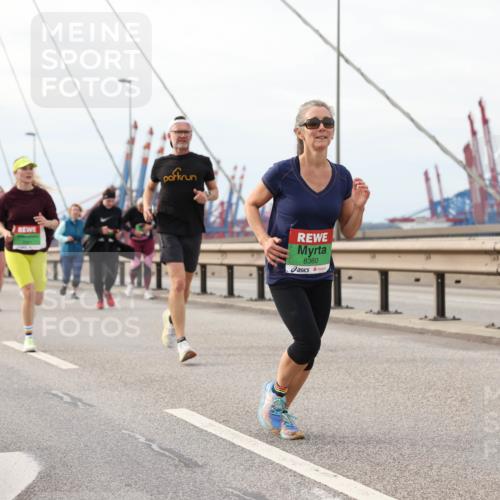 03.10.2025 - Köhlbrandbrückenlauf Lena Gebhardt http://msf.ph/oto/9205293 03.10.2025 16:00:34 Position 2 8360 meine-sportfotos.de