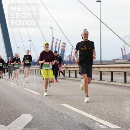 03.10.2025 - Köhlbrandbrückenlauf Lena Gebhardt http://msf.ph/oto/9205296 03.10.2025 16:00:34 Position 2  meine-sportfotos.de