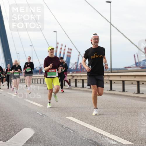 03.10.2025 - Köhlbrandbrückenlauf Lena Gebhardt http://msf.ph/oto/9205297 03.10.2025 16:00:35 Position 2  meine-sportfotos.de