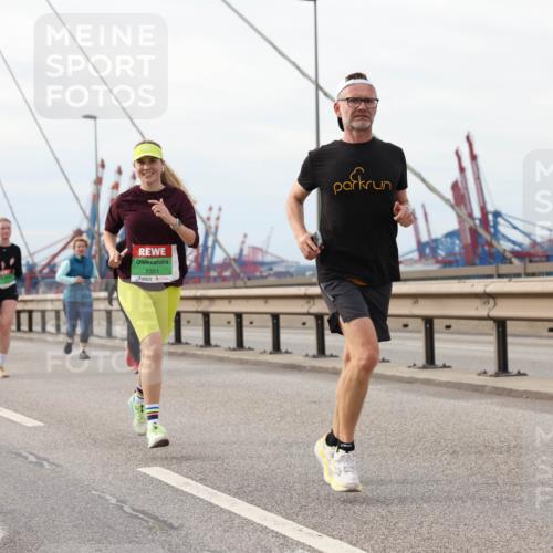 03.10.2025 - Köhlbrandbrückenlauf Lena Gebhardt http://msf.ph/oto/9205298 03.10.2025 16:00:35 Position 2 7351 meine-sportfotos.de