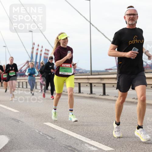 03.10.2025 - Köhlbrandbrückenlauf Lena Gebhardt http://msf.ph/oto/9205300 03.10.2025 16:00:35 Position 2 119, 7351 meine-sportfotos.de