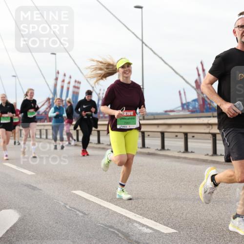 03.10.2025 - Köhlbrandbrückenlauf Lena Gebhardt http://msf.ph/oto/9205302 03.10.2025 16:00:36 Position 2 7351 meine-sportfotos.de