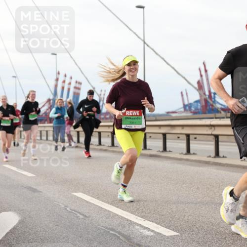 03.10.2025 - Köhlbrandbrückenlauf Lena Gebhardt http://msf.ph/oto/9205303 03.10.2025 16:00:36 Position 2 7351 meine-sportfotos.de