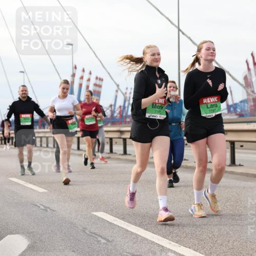 03.10.2025 - Köhlbrandbrückenlauf Lena Gebhardt http://msf.ph/oto/9205315 03.10.2025 16:00:39 Position 2 7797, 770 meine-sportfotos.de