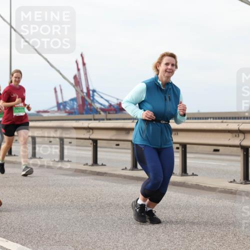 03.10.2025 - Köhlbrandbrückenlauf Lena Gebhardt http://msf.ph/oto/9205316 03.10.2025 16:00:41 Position 2  meine-sportfotos.de