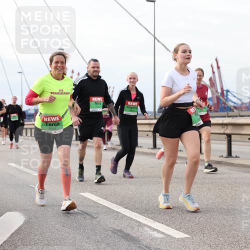03.10.2025 - Köhlbrandbrückenlauf Lena Gebhardt http://msf.ph/oto/9205319 03.10.2025 16:00:42 Position 2 8934, 7752 meine-sportfotos.de