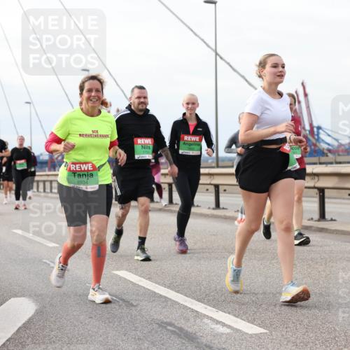 03.10.2025 - Köhlbrandbrückenlauf Lena Gebhardt http://msf.ph/oto/9205321 03.10.2025 16:00:42 Position 2 8934, 7752, 7803 meine-sportfotos.de