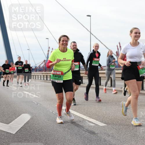 03.10.2025 - Köhlbrandbrückenlauf Lena Gebhardt http://msf.ph/oto/9205323 03.10.2025 16:00:42 Position 2 8934 meine-sportfotos.de