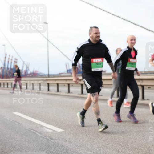 03.10.2025 - Köhlbrandbrückenlauf Lena Gebhardt http://msf.ph/oto/9205327 03.10.2025 16:00:44 Position 2  meine-sportfotos.de