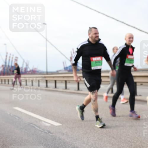 03.10.2025 - Köhlbrandbrückenlauf Lena Gebhardt http://msf.ph/oto/9205328 03.10.2025 16:00:44 Position 2  meine-sportfotos.de