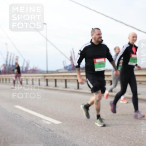 03.10.2025 - Köhlbrandbrückenlauf Lena Gebhardt http://msf.ph/oto/9205329 03.10.2025 16:00:44 Position 2  meine-sportfotos.de