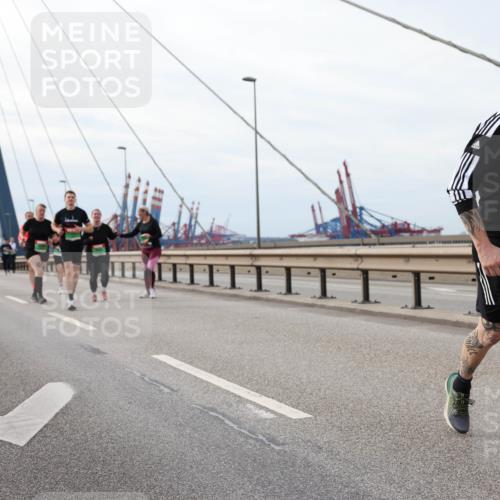 03.10.2025 - Köhlbrandbrückenlauf Lena Gebhardt http://msf.ph/oto/9205330 03.10.2025 16:00:44 Position 2 7752 meine-sportfotos.de