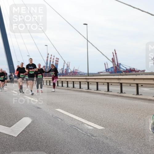03.10.2025 - Köhlbrandbrückenlauf Lena Gebhardt http://msf.ph/oto/9205331 03.10.2025 16:00:44 Position 2 7752 meine-sportfotos.de