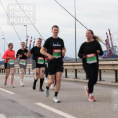 03.10.2025 - Köhlbrandbrückenlauf Lena Gebhardt http://msf.ph/oto/9205340 03.10.2025 16:00:47 Position 2  meine-sportfotos.de