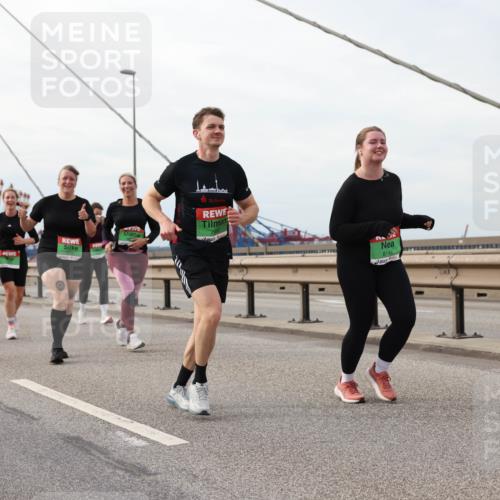 03.10.2025 - Köhlbrandbrückenlauf Lena Gebhardt http://msf.ph/oto/9205346 03.10.2025 16:00:48 Position 2 25, 8149 meine-sportfotos.de