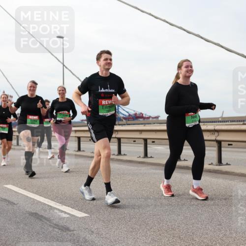 03.10.2025 - Köhlbrandbrückenlauf Lena Gebhardt http://msf.ph/oto/9205347 03.10.2025 16:00:48 Position 2 25, 796, 8149 meine-sportfotos.de