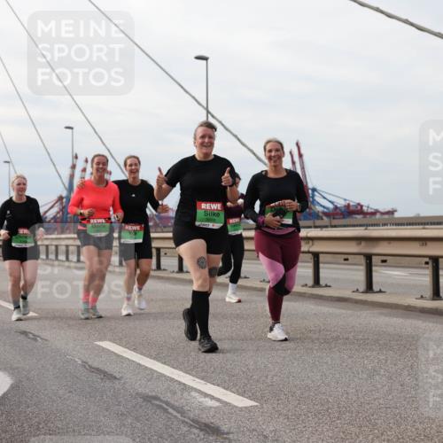 03.10.2025 - Köhlbrandbrückenlauf Lena Gebhardt http://msf.ph/oto/9205351 03.10.2025 16:00:49 Position 2 8658 meine-sportfotos.de