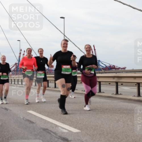 03.10.2025 - Köhlbrandbrückenlauf Lena Gebhardt http://msf.ph/oto/9205352 03.10.2025 16:00:49 Position 2  meine-sportfotos.de