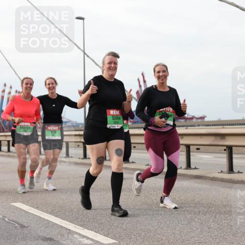 03.10.2025 - Köhlbrandbrückenlauf Lena Gebhardt http://msf.ph/oto/9205354 03.10.2025 16:00:49 Position 2 7887, 8165, 8658 meine-sportfotos.de