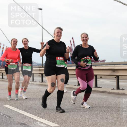 03.10.2025 - Köhlbrandbrückenlauf Lena Gebhardt http://msf.ph/oto/9205355 03.10.2025 16:00:49 Position 2 8658, 8165 meine-sportfotos.de