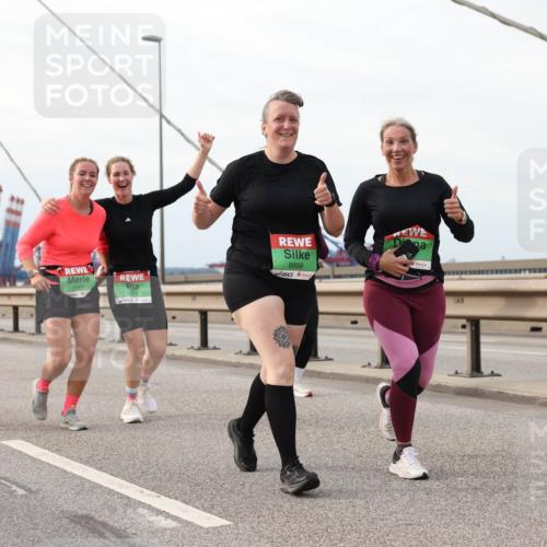 03.10.2025 - Köhlbrandbrückenlauf Lena Gebhardt http://msf.ph/oto/9205356 03.10.2025 16:00:49 Position 2 8165, 7887, 8658 meine-sportfotos.de