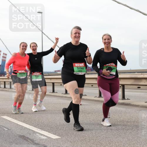 03.10.2025 - Köhlbrandbrückenlauf Lena Gebhardt http://msf.ph/oto/9205357 03.10.2025 16:00:49 Position 2 8165, 7888, 8658 meine-sportfotos.de