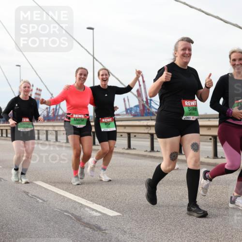 03.10.2025 - Köhlbrandbrückenlauf Lena Gebhardt http://msf.ph/oto/9205359 03.10.2025 16:00:50 Position 2 7887, 8658 meine-sportfotos.de