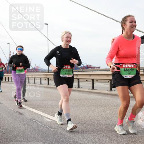 03.10.2025 - Köhlbrandbrückenlauf Lena Gebhardt http://msf.ph/oto/9205368 03.10.2025 16:00:51 Position 2 8165, 7887, 88 meine-sportfotos.de