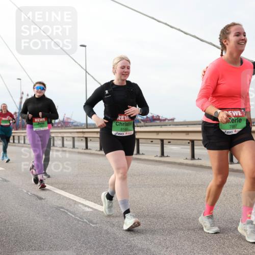 03.10.2025 - Köhlbrandbrückenlauf Lena Gebhardt http://msf.ph/oto/9205369 03.10.2025 16:00:51 Position 2 8165, 7887, 38 meine-sportfotos.de