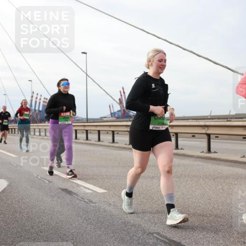 03.10.2025 - Köhlbrandbrückenlauf Lena Gebhardt http://msf.ph/oto/9205371 03.10.2025 16:00:52 Position 2 8165, 7887 meine-sportfotos.de