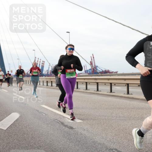 03.10.2025 - Köhlbrandbrückenlauf Lena Gebhardt http://msf.ph/oto/9205373 03.10.2025 16:00:52 Position 2 7963, 8165 meine-sportfotos.de