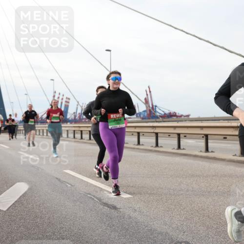 03.10.2025 - Köhlbrandbrückenlauf Lena Gebhardt http://msf.ph/oto/9205374 03.10.2025 16:00:52 Position 2 8165 meine-sportfotos.de