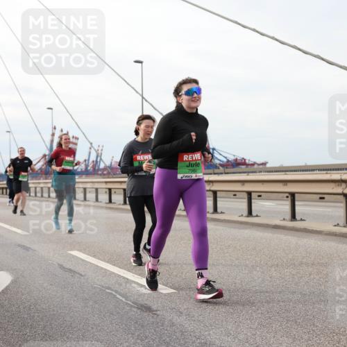 03.10.2025 - Köhlbrandbrückenlauf Lena Gebhardt http://msf.ph/oto/9205375 03.10.2025 16:00:52 Position 2 7963 meine-sportfotos.de