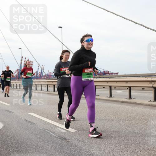 03.10.2025 - Köhlbrandbrückenlauf Lena Gebhardt http://msf.ph/oto/9205376 03.10.2025 16:00:52 Position 2 7963 meine-sportfotos.de