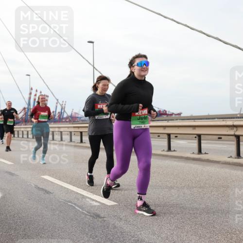 03.10.2025 - Köhlbrandbrückenlauf Lena Gebhardt http://msf.ph/oto/9205377 03.10.2025 16:00:53 Position 2 7963 meine-sportfotos.de