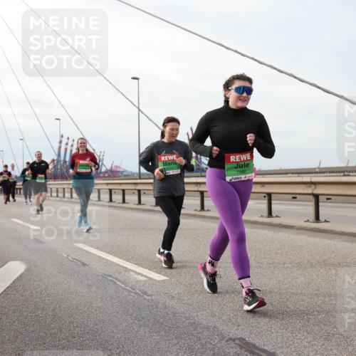 03.10.2025 - Köhlbrandbrückenlauf Lena Gebhardt http://msf.ph/oto/9205378 03.10.2025 16:00:53 Position 2 8234, 7963 meine-sportfotos.de