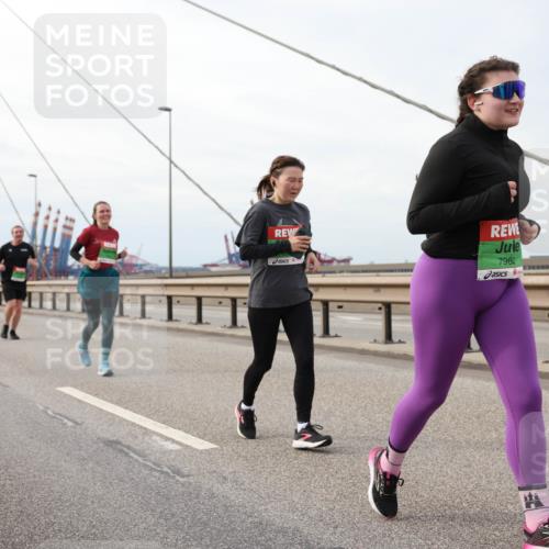 03.10.2025 - Köhlbrandbrückenlauf Lena Gebhardt http://msf.ph/oto/9205380 03.10.2025 16:00:53 Position 2 7963 meine-sportfotos.de