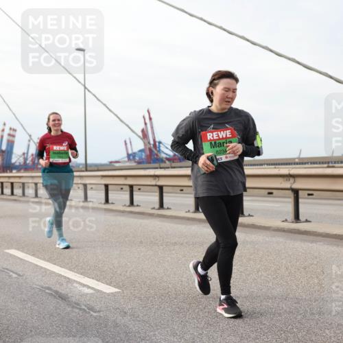 03.10.2025 - Köhlbrandbrückenlauf Lena Gebhardt http://msf.ph/oto/9205383 03.10.2025 16:00:54 Position 2 8234 meine-sportfotos.de