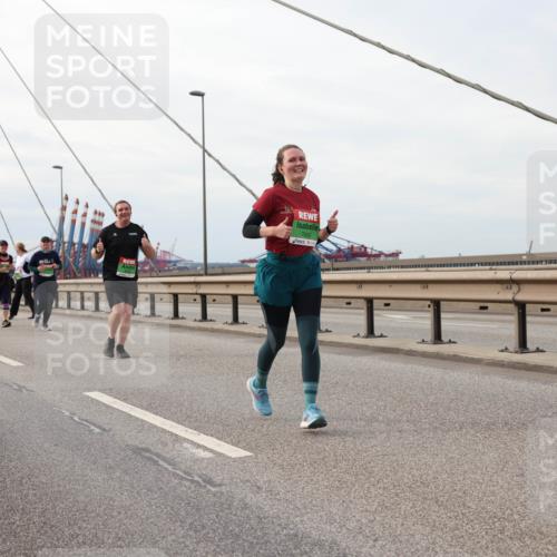 03.10.2025 - Köhlbrandbrückenlauf Lena Gebhardt http://msf.ph/oto/9205385 03.10.2025 16:00:55 Position 2  meine-sportfotos.de
