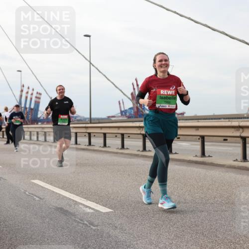 03.10.2025 - Köhlbrandbrückenlauf Lena Gebhardt http://msf.ph/oto/9205386 03.10.2025 16:00:55 Position 2 7865 meine-sportfotos.de
