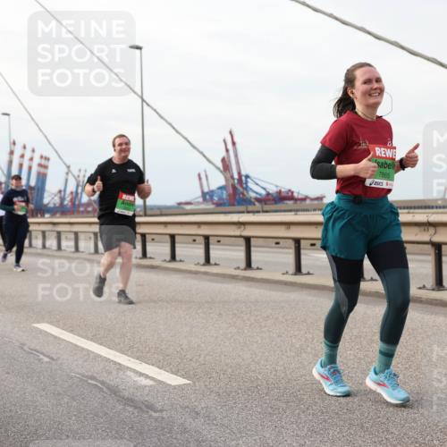 03.10.2025 - Köhlbrandbrückenlauf Lena Gebhardt http://msf.ph/oto/9205388 03.10.2025 16:00:55 Position 2 7865 meine-sportfotos.de