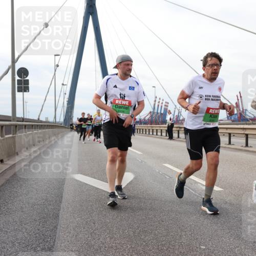 03.10.2025 - Köhlbrandbrückenlauf Lena Gebhardt http://msf.ph/oto/9205418 03.10.2025 16:01:01 Position 2 8498, 8280, 8272 meine-sportfotos.de