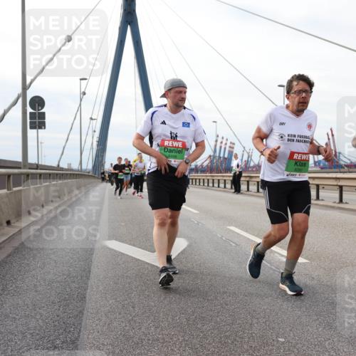03.10.2025 - Köhlbrandbrückenlauf Lena Gebhardt http://msf.ph/oto/9205419 03.10.2025 16:01:01 Position 2 8498, 8272, 8280 meine-sportfotos.de