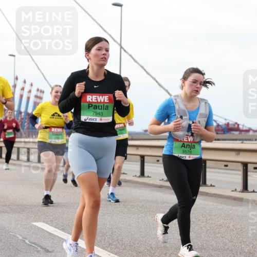 03.10.2025 - Köhlbrandbrückenlauf Lena Gebhardt http://msf.ph/oto/9205431 03.10.2025 16:01:07 Position 2 8163, 8748, 7943, 8747, 9576 meine-sportfotos.de