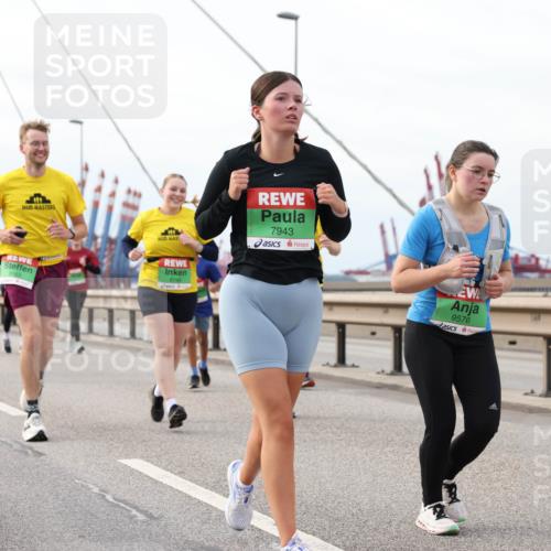 03.10.2025 - Köhlbrandbrückenlauf Lena Gebhardt http://msf.ph/oto/9205433 03.10.2025 16:01:07 Position 2 7943, 9576 meine-sportfotos.de