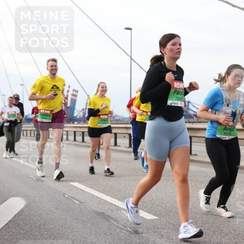 03.10.2025 - Köhlbrandbrückenlauf Lena Gebhardt http://msf.ph/oto/9205434 03.10.2025 16:01:08 Position 2 8163, 8748, 7943, 9576 meine-sportfotos.de
