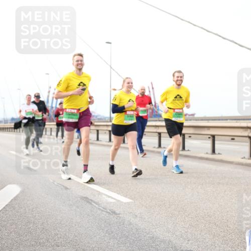 03.10.2025 - Köhlbrandbrückenlauf Lena Gebhardt http://msf.ph/oto/9205439 03.10.2025 16:01:09 Position 2  meine-sportfotos.de