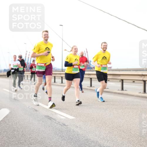 03.10.2025 - Köhlbrandbrückenlauf Lena Gebhardt http://msf.ph/oto/9205440 03.10.2025 16:01:09 Position 2  meine-sportfotos.de