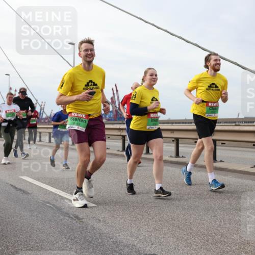 03.10.2025 - Köhlbrandbrückenlauf Lena Gebhardt http://msf.ph/oto/9205442 03.10.2025 16:01:09 Position 2 8163 meine-sportfotos.de